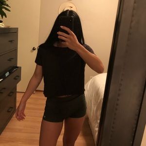 Black Lululemon crop top
